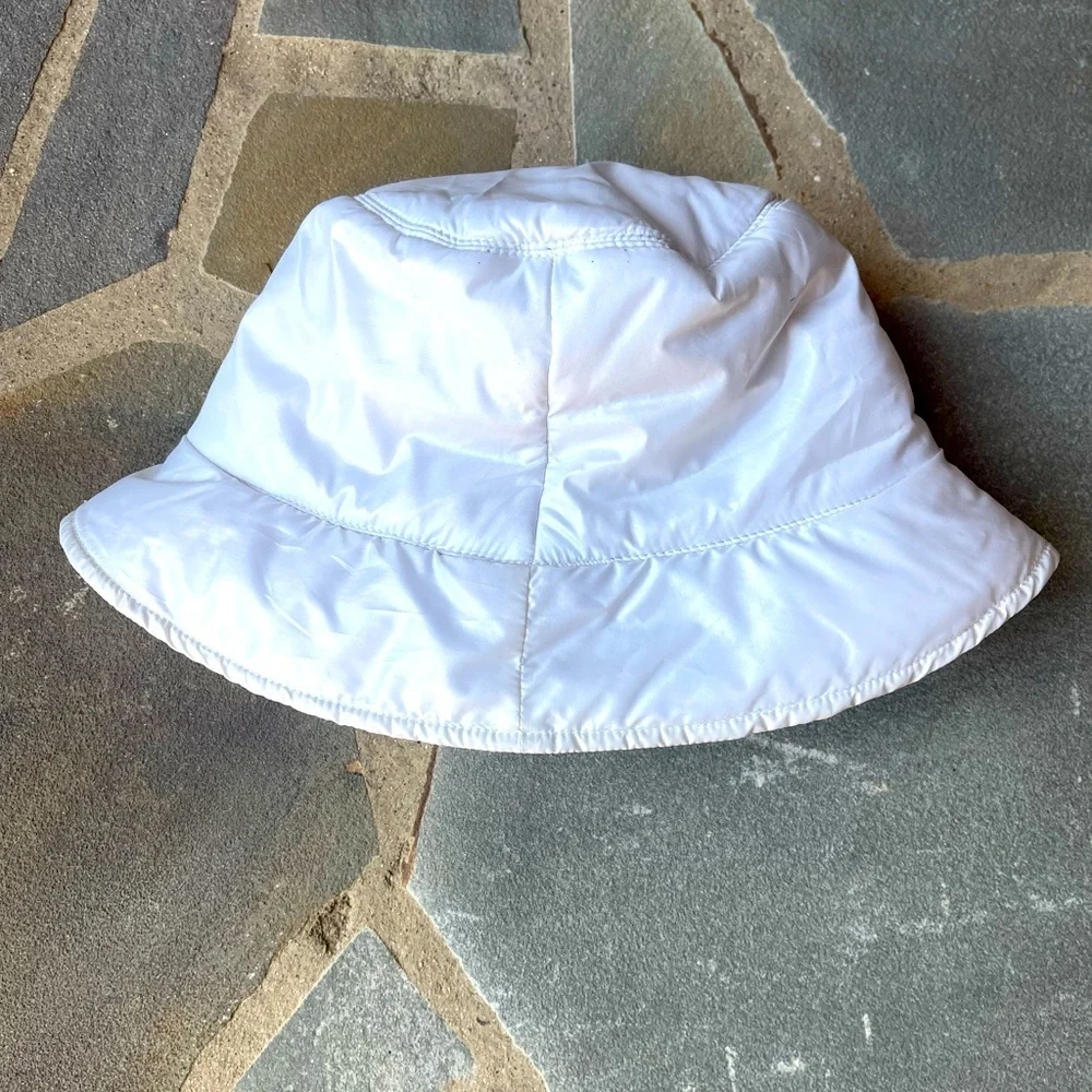 New🌟UO-UGG AW Quilted Bucket Hat